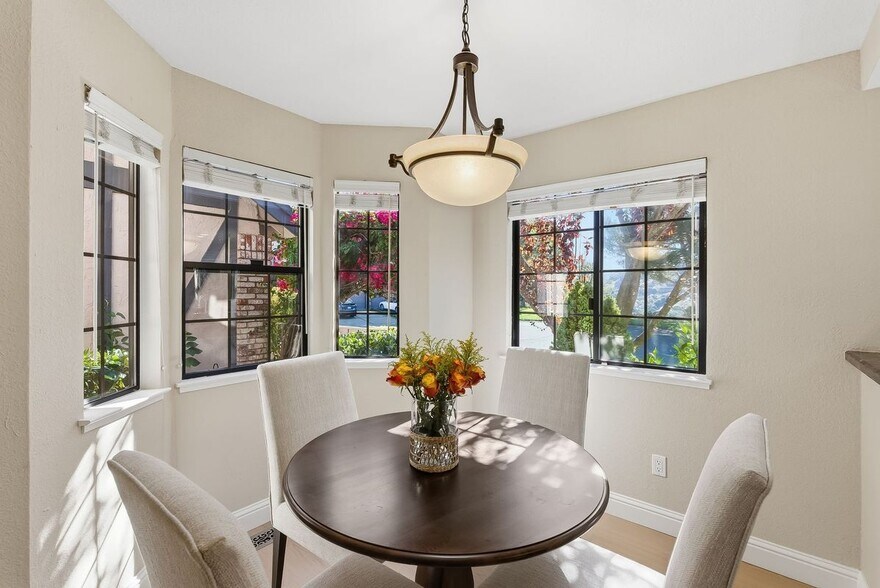 Building Photo - 121 Haslemere Ct