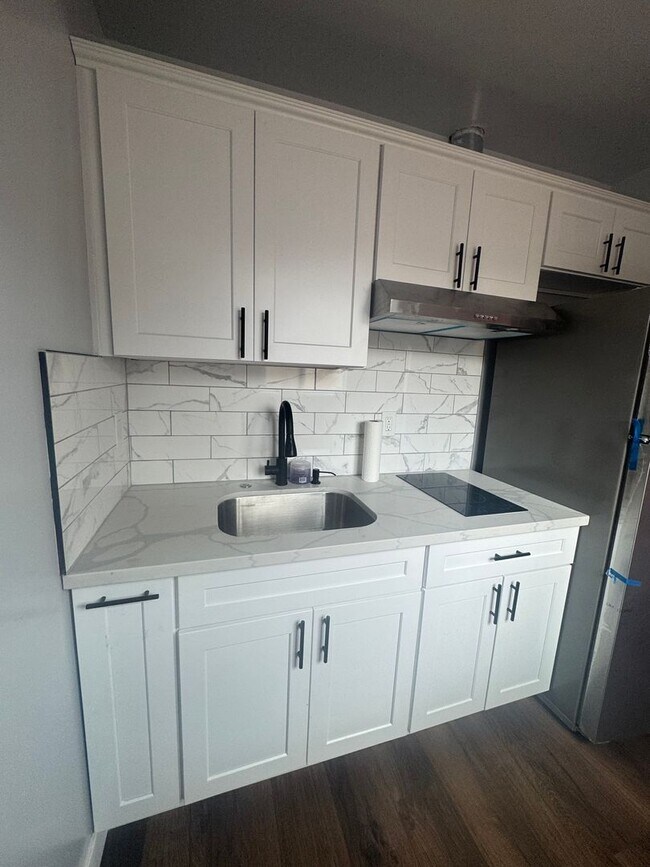 Building Photo - NEW AND BEAUTIFUL PRIVATE ADU