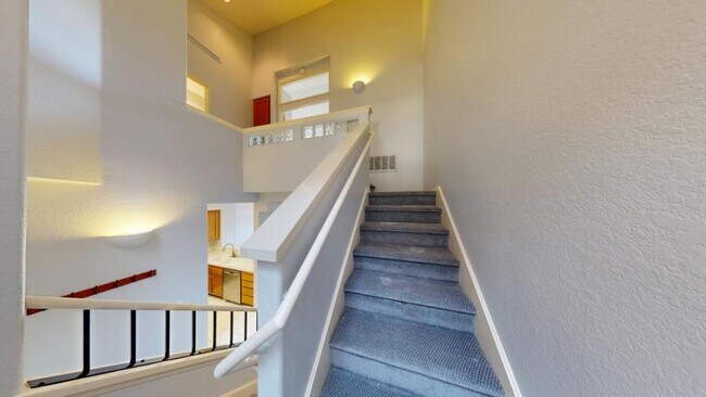 Building Photo - 7254 Shoreline Dr