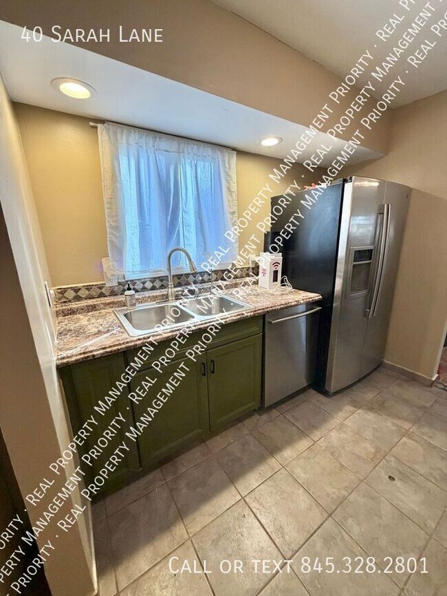 Building Photo - 40 Sarah Ln