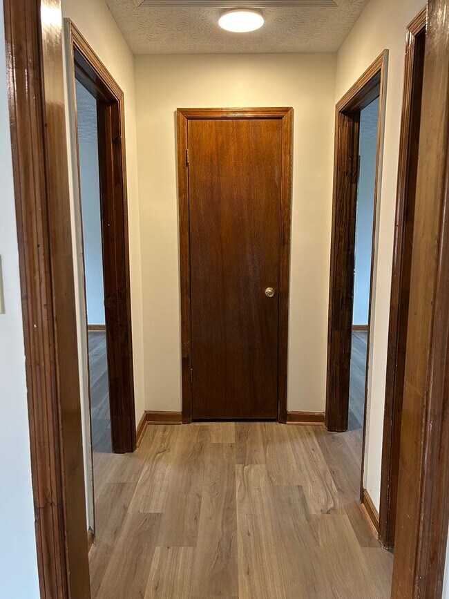 Building Photo - 109/111 Deer Creek Ct