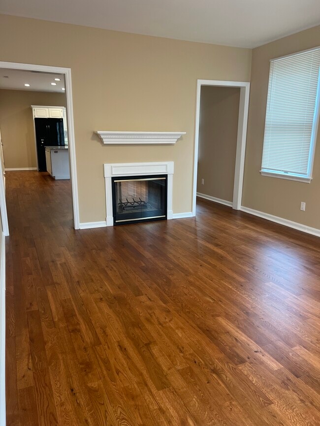 Building Photo - 54 W Sharon Rd