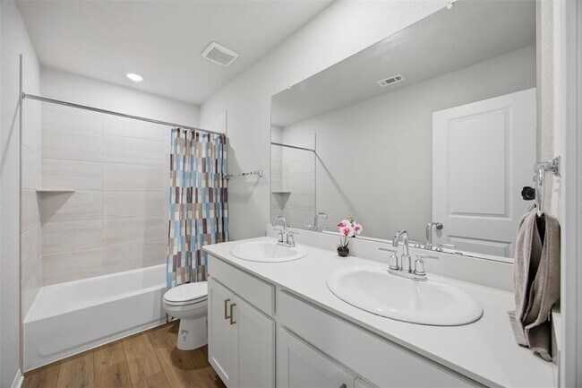 Building Photo - 904 View Dr