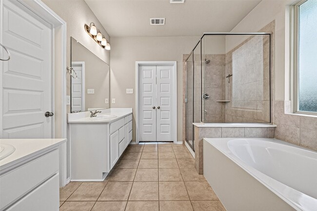 Building Photo - 2511 Sandbar Shark Ct