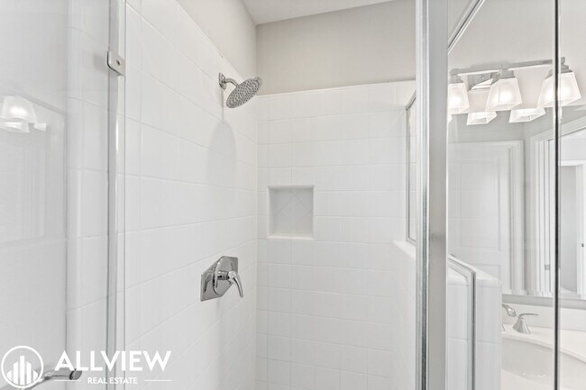 Building Photo - Your Next Home Awaits – Beautiful 3-Bedroom Irvine Townhome