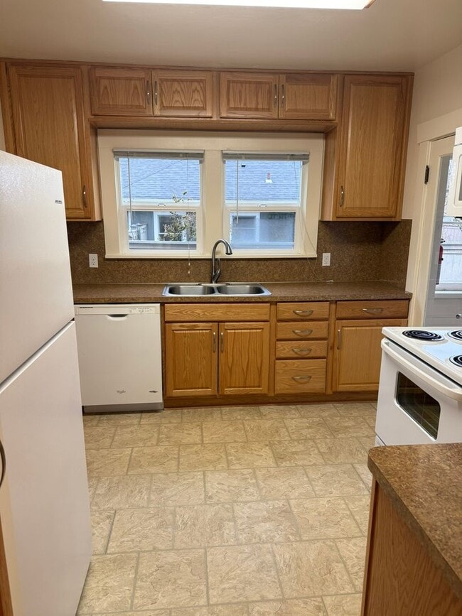 Building Photo - Overlook Bungalow