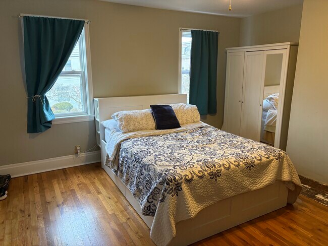 Building Photo - 828 N Euclid Ave