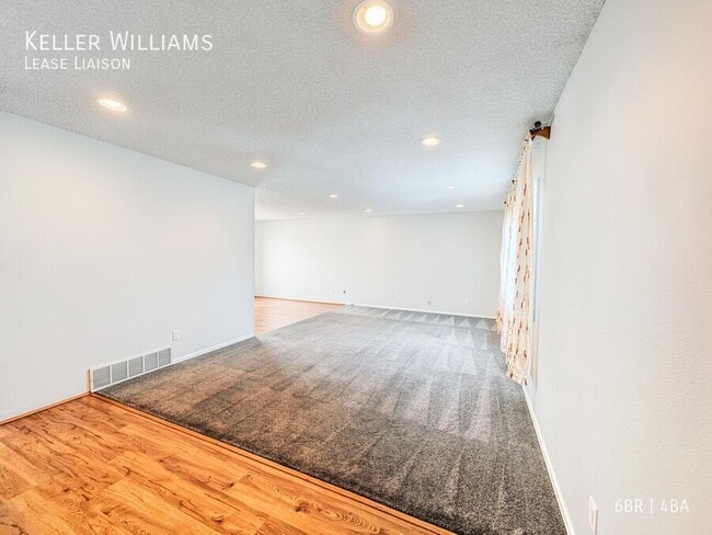 Building Photo - 6990 Snowbird Dr