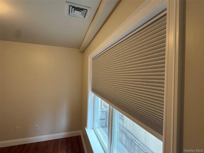 Building Photo - 5 Brandreth St