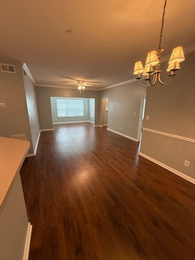 Building Photo - 9201 Walden Park Dr