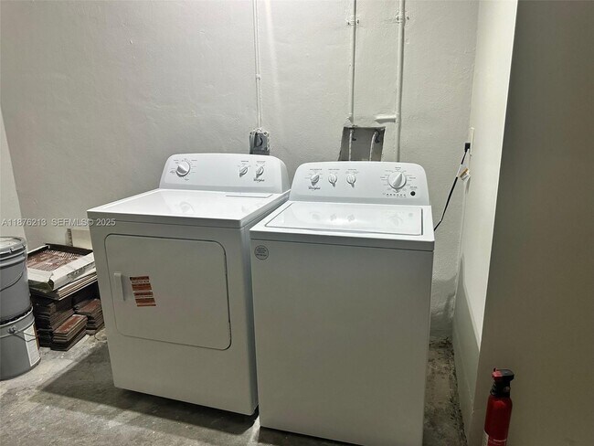 Building Photo - 8563 SW 115th Ct