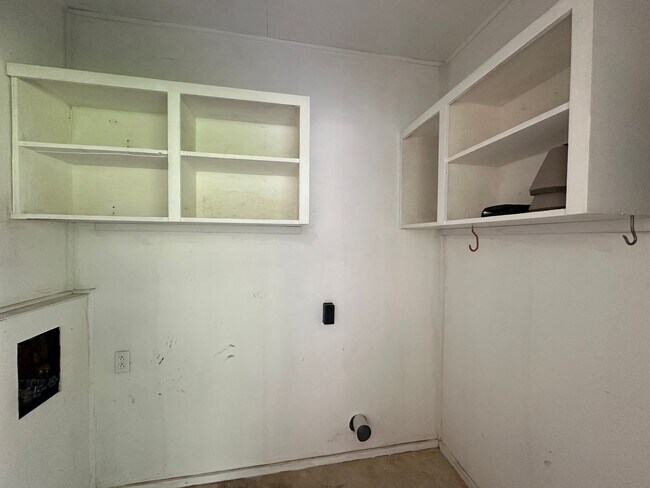 Building Photo - 729 W 38th St