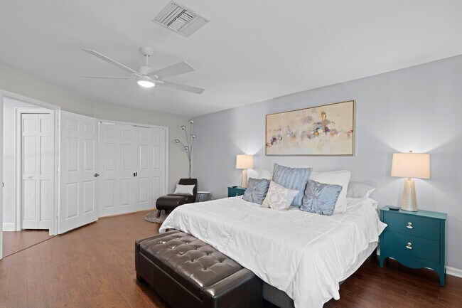 Building Photo - 1050 Brooks Ln