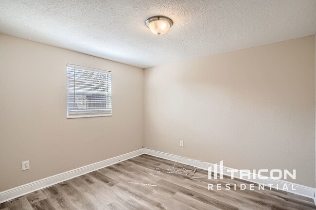 Building Photo - 10289 128th Terrace N