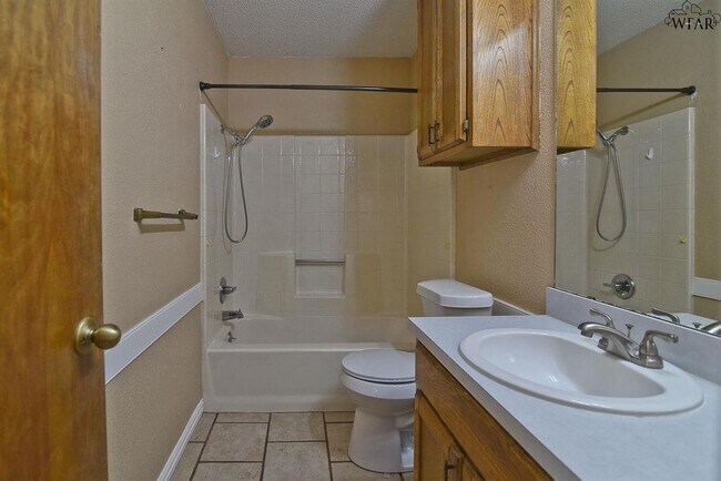 Building Photo - 4618 Sabota Ave