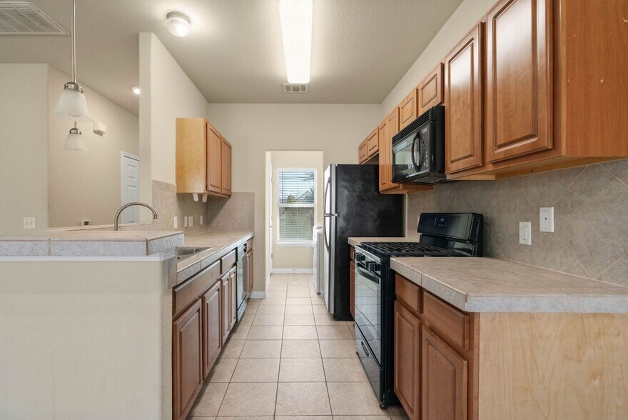 Building Photo - 1810 Adina St