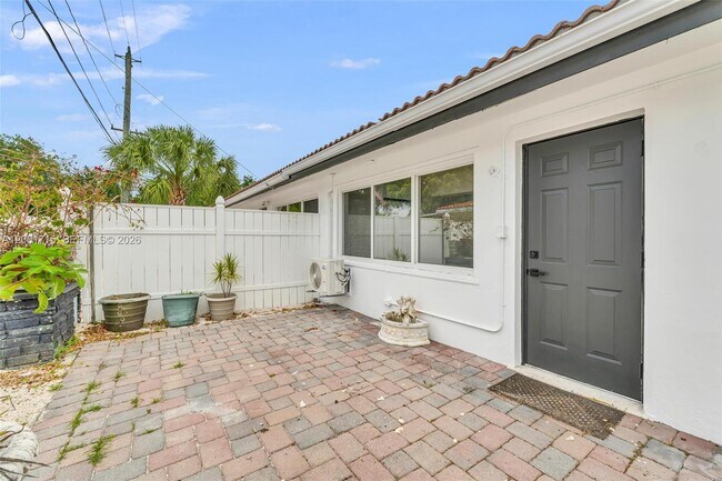Building Photo - 1611 NE 50th Ct