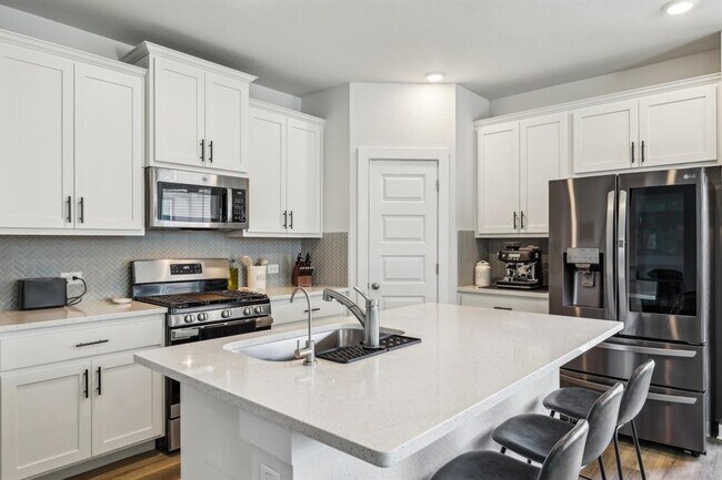 Building Photo - 296 Banff Dr