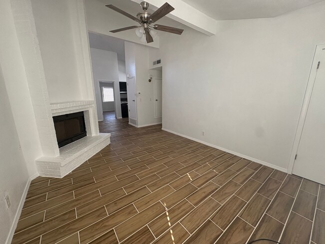 Building Photo - EASTSIDE DUPLEX FOR RENT