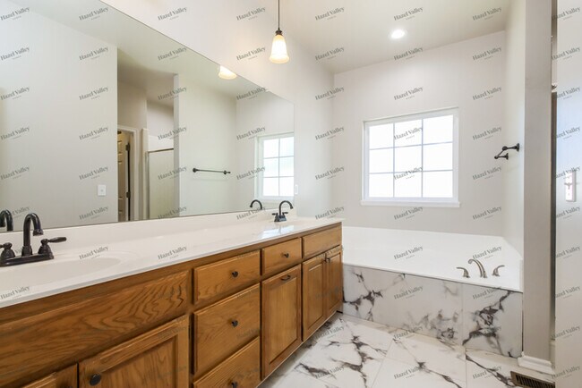 Building Photo - 8619 E 95th Pl