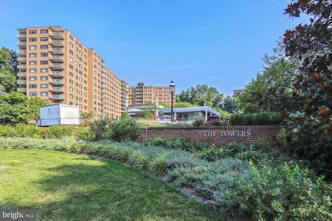Building Photo - 4201 Cathedral Ave NW
