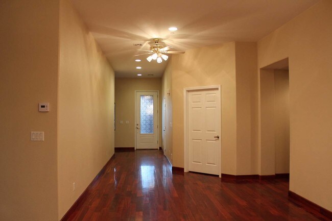 Building Photo - 5584 Hawley Ct