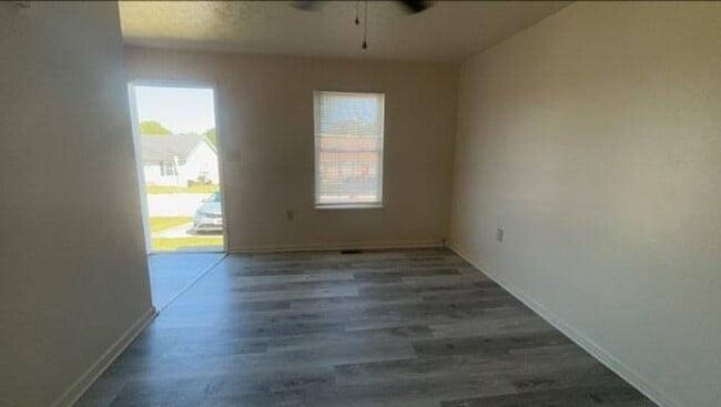 Building Photo - Spacious 2 Bed 2 Bath Duplex
