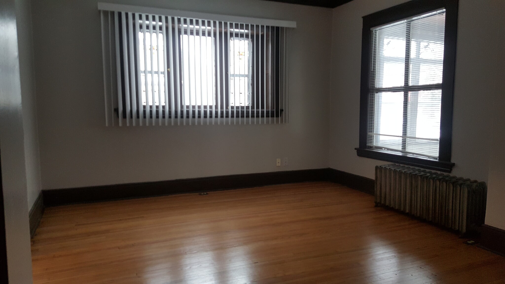 living room - 3300 1st Ave S
