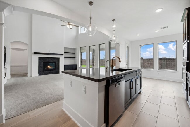 Building Photo - 863 Sarasota Shore Dr