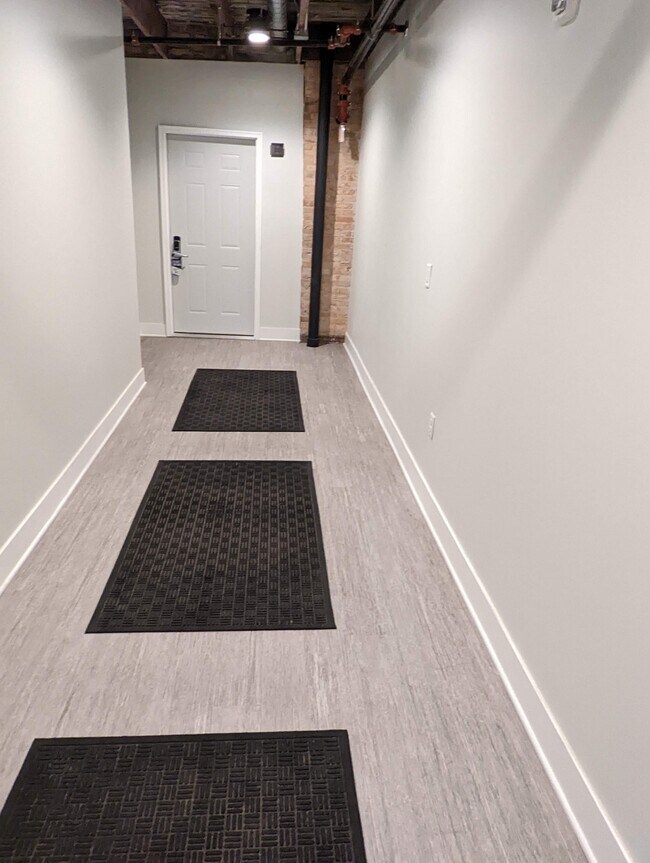 Building Photo - 130 E State St