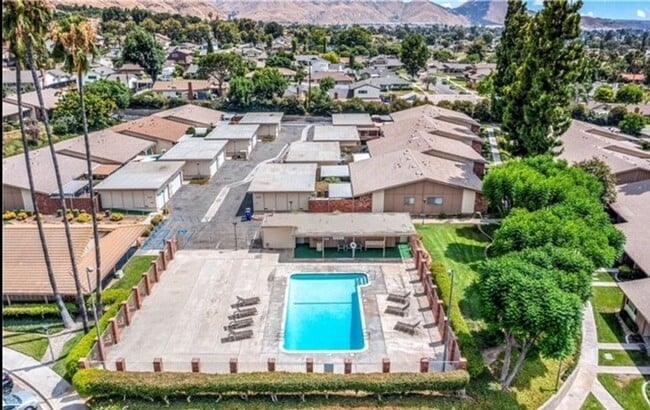 Building Photo - Amazing Grand Terrace Home