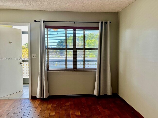 Building Photo - 1425 Arthur St