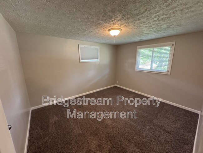 Building Photo - 655 Eavey St