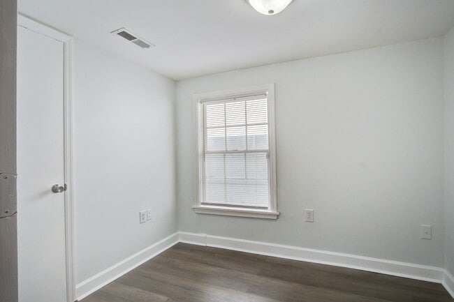 Building Photo - 4716 Mint Ave