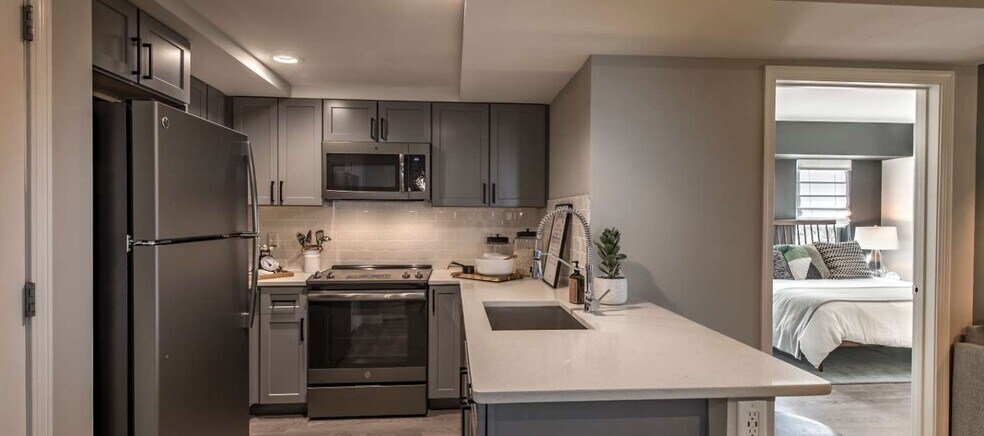 Building Photo - 30 Cambridgepark Dr