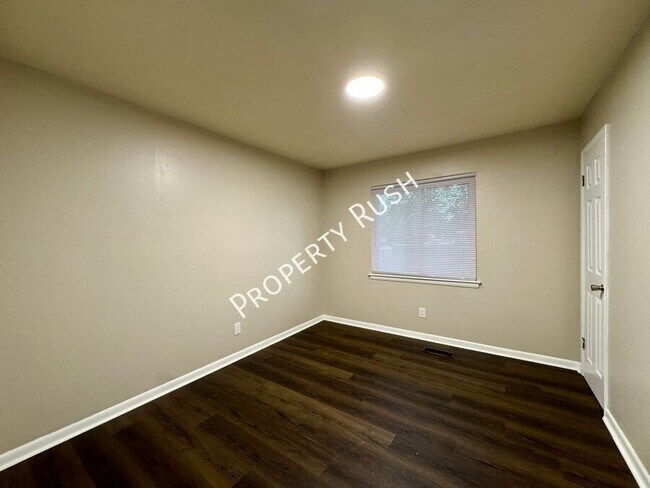 Building Photo - 801 N Parkdale Ave