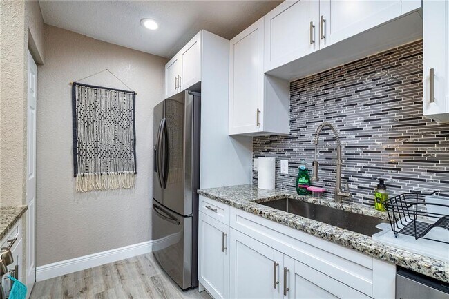 Building Photo - 113 W Adalee St