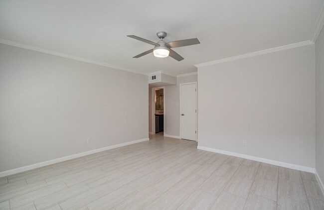 Building Photo - 355 N Post Oak Ln