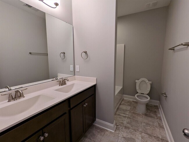 Building Photo - 46 Yellow Pne Ln