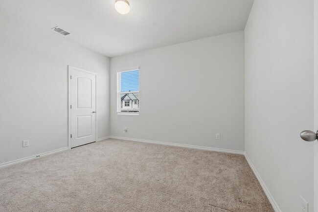 Building Photo - 245 Leeland Dr