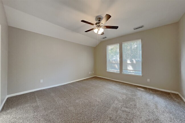 Building Photo - 4926 Linden Pl