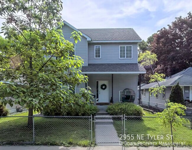 Primary Photo - 2955 NE Tyler St
