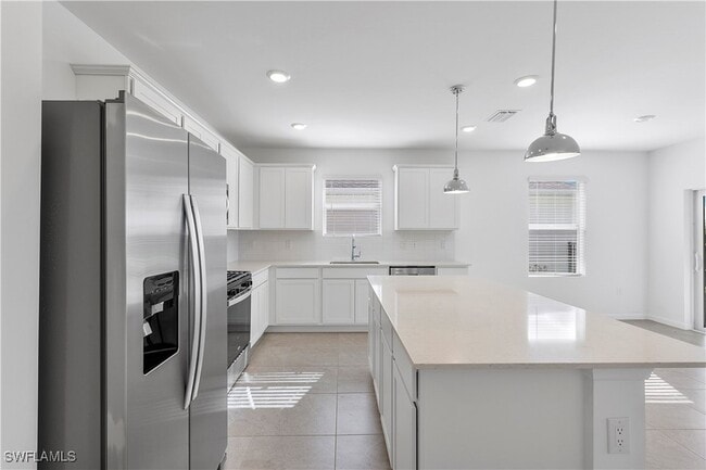 Building Photo - 42392 Cascade Dr