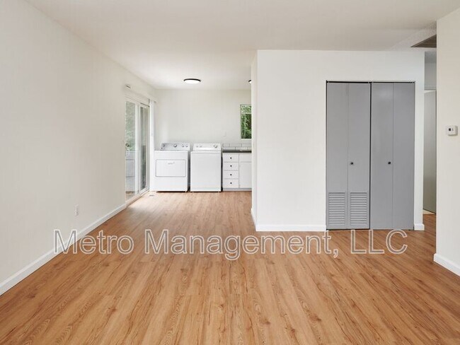 Building Photo - 4537 NE 82nd Ave