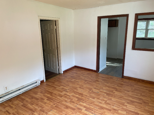 Building Photo - 1105 Hidden Valley Dr
