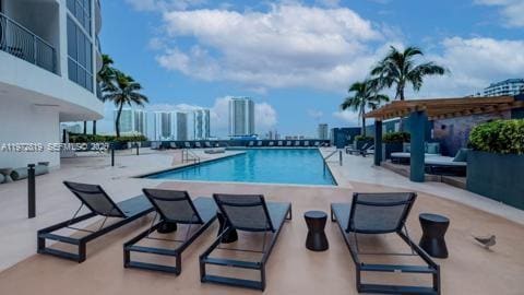 Building Photo - 1750 N Bayshore Dr