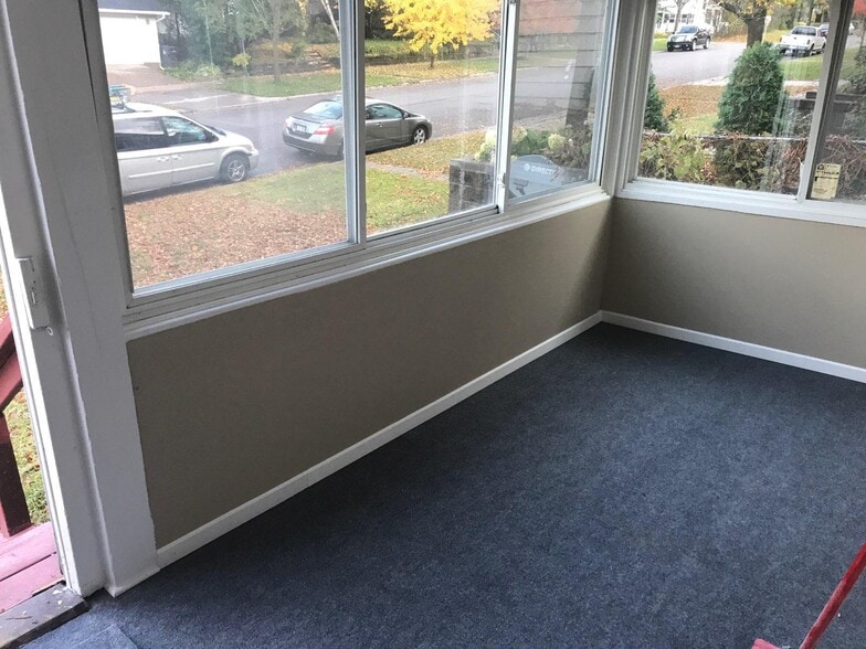 Building Photo - 513 Winslow Ave