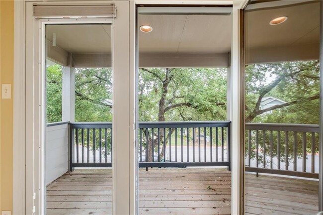 Building Photo - 2205 Independence Dr