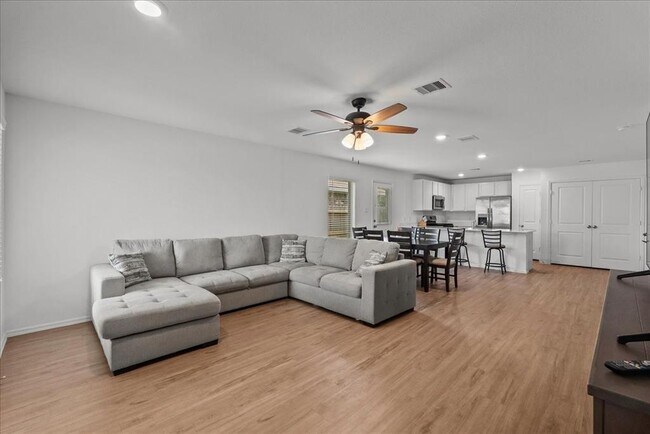 Building Photo - 9043 Estes Lks Dr