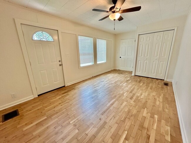 Building Photo - Newly remodeled 3 bedroom, 2 bath home for...
